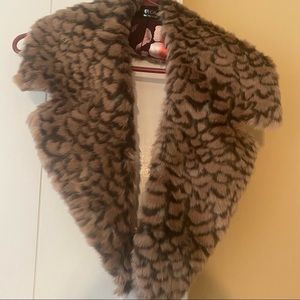 NWOT Jennafer Grace Faux Fur Draped "Collar"